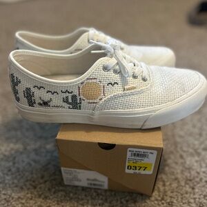 Embroidered men’s Vans. Size 11.